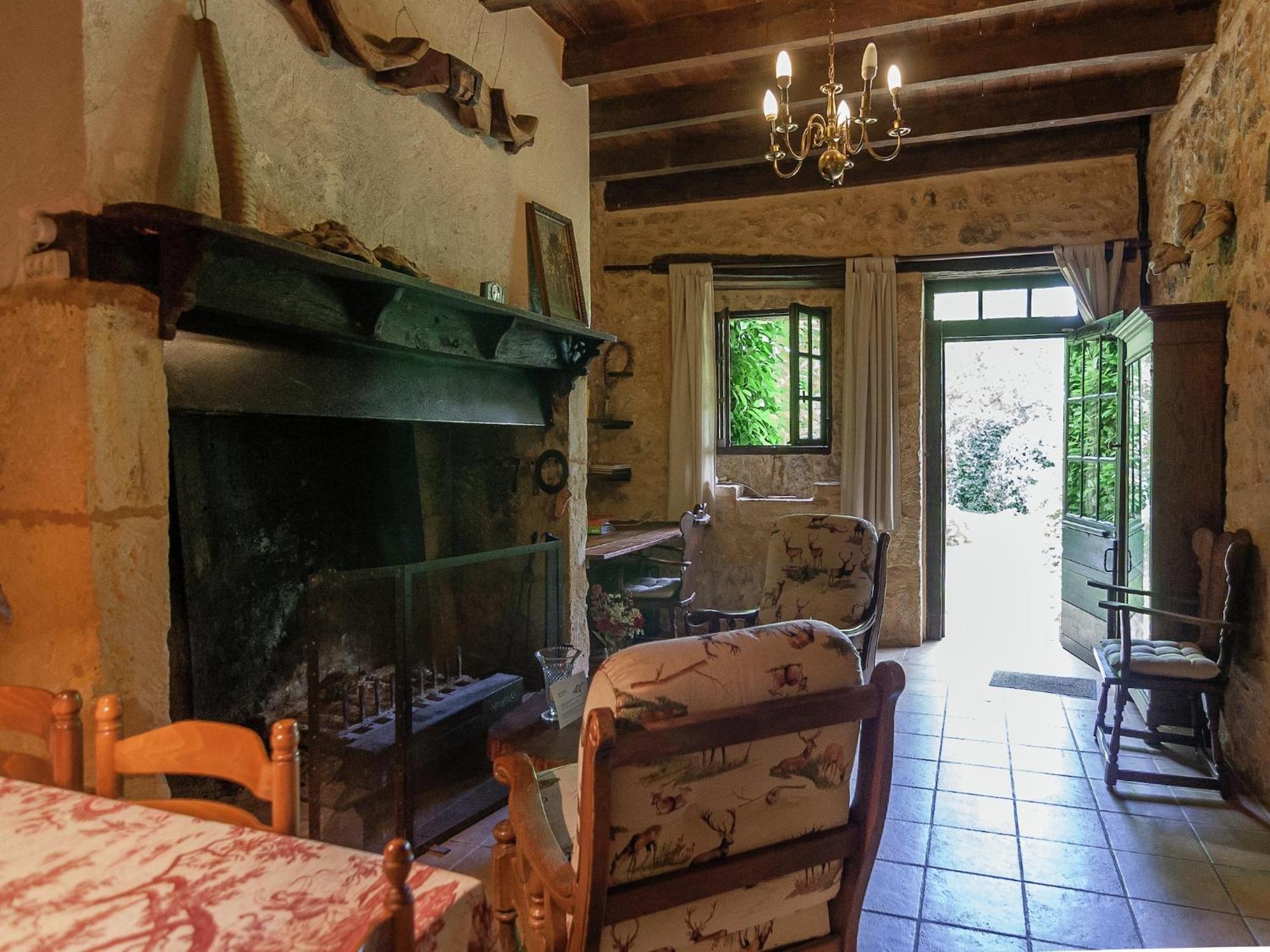 Cottage In Les Eyzies De Tayac Sireuil With Pool Meyrals Esterno foto
